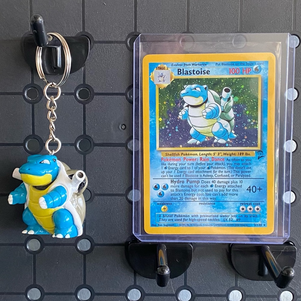 NEAR MINT 💫 Base Set 2 Blastoise & Authentic TOMY Pokémon Figure